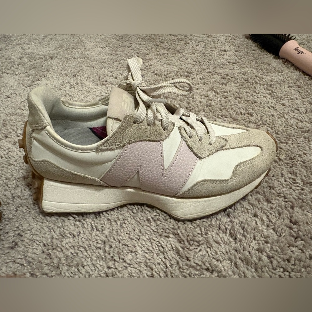 New Balance Women's Sneakers - White and Pink